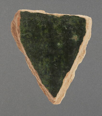 Tesson de coupe à glaçure verte, image 1/1