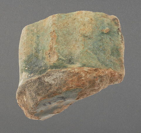 Fragment d'anse à glaçure verte, image 1/1