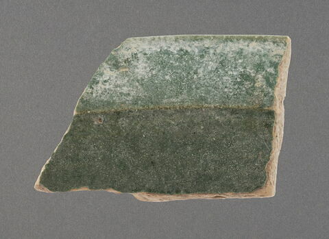 Bord de coupe à glaçure verte, image 1/1