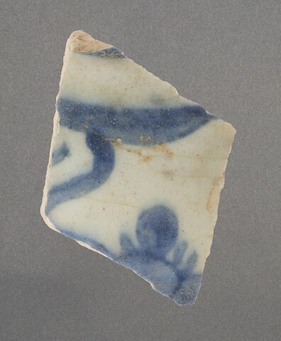 Tesson de coupe à décor bleu et blanc, image 1/1