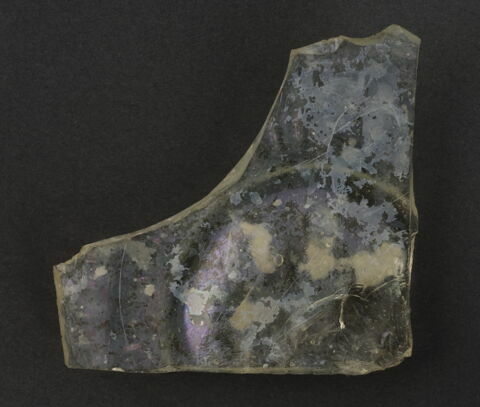 Fragment de fond de récipient, image 1/1