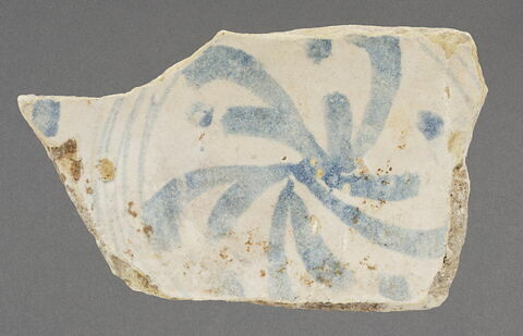 Fond de coupe à décor bleu et blanc, image 1/1