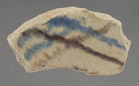Fond de coupe à décor aubergine, bleu et blanc, image 1/1