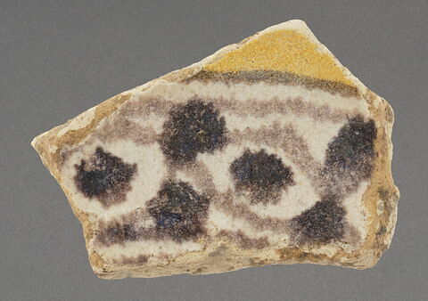 Tesson de coupe à décor jaune, vert, brun et blanc, image 1/1