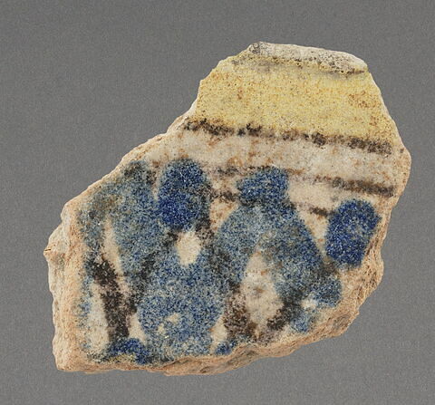 Tesson de coupe à décor bleu, jaune, brun et blanc, image 1/1