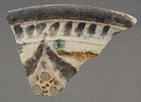 Bord de couvercle à décor bleu, vert, jaune, brun et blanc, image 1/1