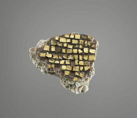 Fragment de mosaïque à tesselles dorées