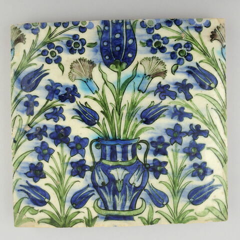 Carreau à décor de bouquet bleu à tiges vertes, image 1/1