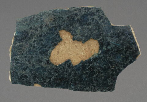 Fragment de vaisselle fermée, image 1/1