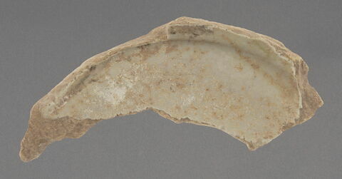 Fragment de fond de vaisselle (coupe tronconique ?), image 1/1