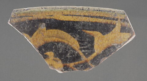 Bord de coupe à décor végétal, image 1/1