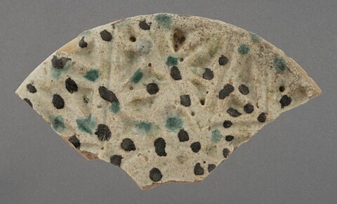 Fragment de couvercle, image 1/1