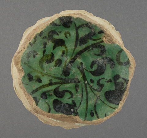 Fond de coupe à décor végétal, image 1/1