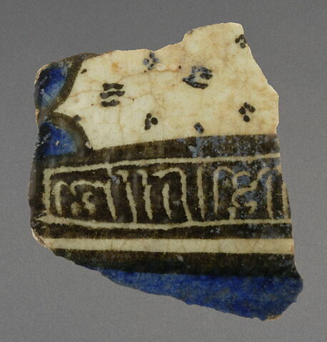 Tesson de vase ou jarre à cartouche inscrit, image 1/1