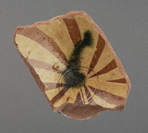 Fond de coupe à décor radiant, image 1/1