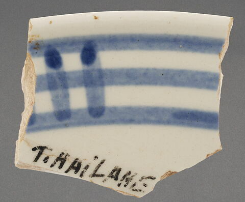 Bord de plat bleu et blanc, image 1/1
