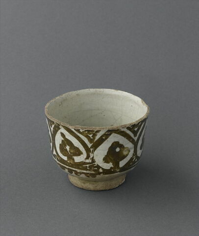 Coupelle à décor de fleurons, image 1/4