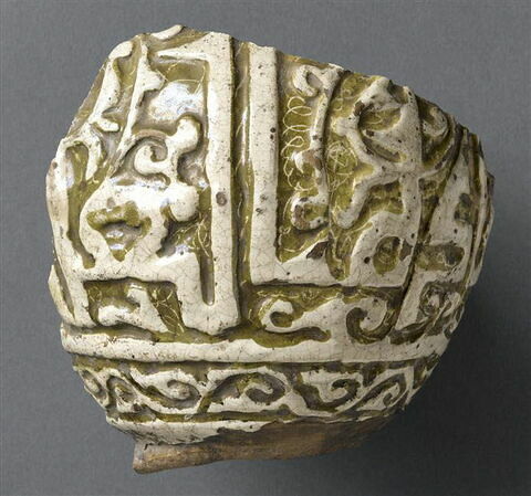 Vase fragmentaire inscrit, image 2/2