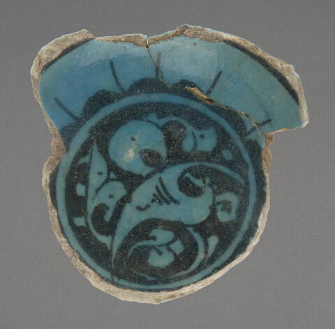 Fond de coupelle à décor végétal, image 1/1