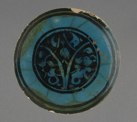 Fond de coupe à décor végétal, image 1/1