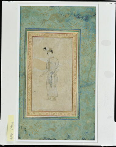 Jeune indien vêtu d'une robe et tenant un fuseau (page d'album), image 4/6