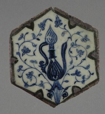 Carreau hexagonal à l'aiguière, image 4/4