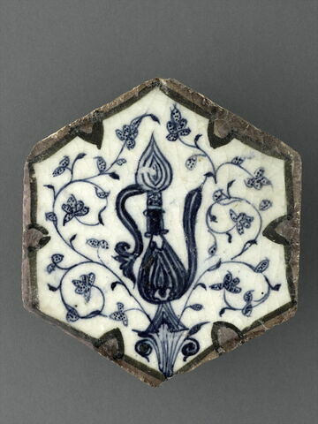 Carreau hexagonal à l'aiguière, image 1/4