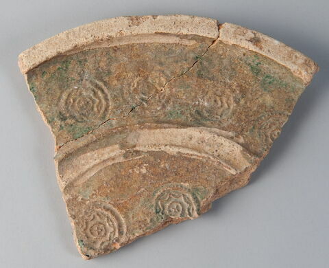 Fragment de plaque ou de plat, image 1/1