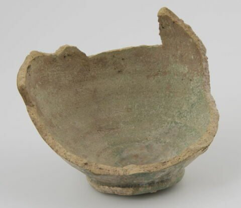 Fragment de vase sur base annulaire, image 1/2