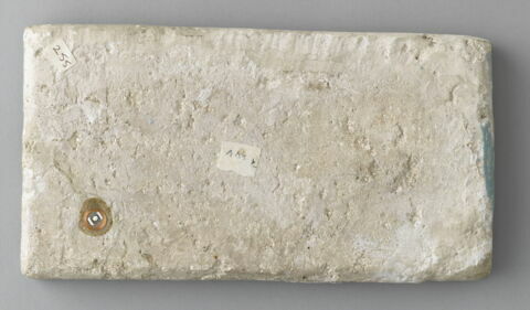 Fragment de carreau de revêtement à décor épigraphique, image 2/2