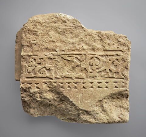 Fragment de frise épigraphique, image 1/2