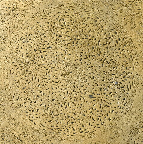 Plateau au nom du sultan Salih Nadjm al-Din Ayyub, image 39/40