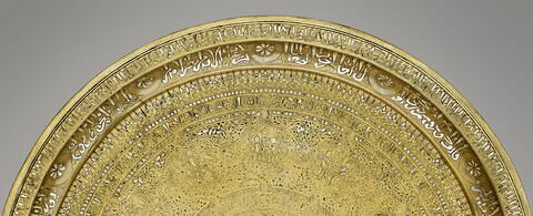 Plateau au nom du sultan Salih Nadjm al-Din Ayyub, image 2/40