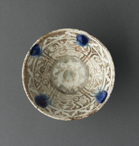Coupe à décor végétal et pseudo-épigraphique, image 5/6
