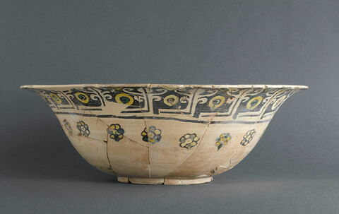 Grande coupe à décor kaléidoscopique, image 2/4