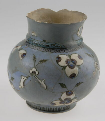 Vase à décor de cintemani sur fond lavande, image 1/1