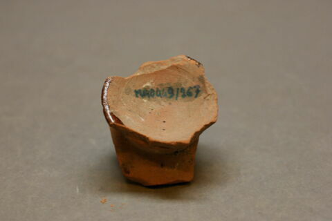 Fragment de la partie inférieure du vase, image 2/2