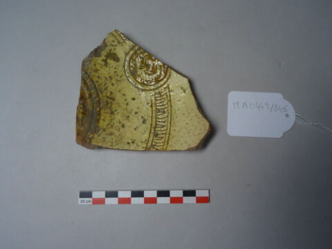 Fragment de la panse et du fond du vase, image 1/2
