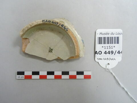 Fond de plat ou de coupe signé, image 2/2