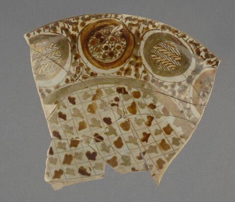 Fragment de paroi et de bord de coupe, image 1/1
