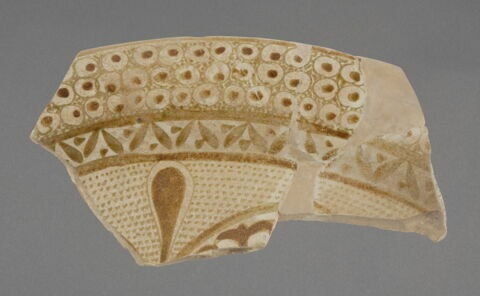 Fragment fond de coupe et paroi, image 1/1