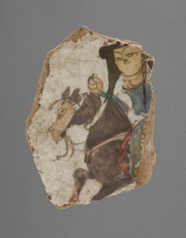 Fragment de fond de plat ou de coupe, image 1/1
