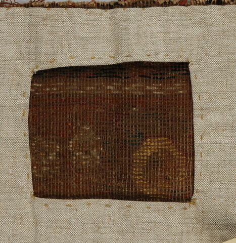 Fragment de bordure d'un tapis à décor floral, image 2/2