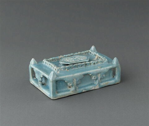 Structure rectangulaire (socle ? support ?), image 6/6