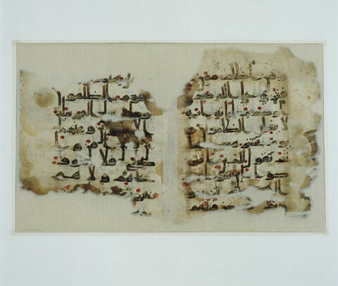Double folio coranique : sourate 1 (La Fatiha, al-fātiḥa), versets 5 à 7 et sourate 6 (Les troupeaux, al-anʿām), versets 49 (fin) à 50, image 4/5