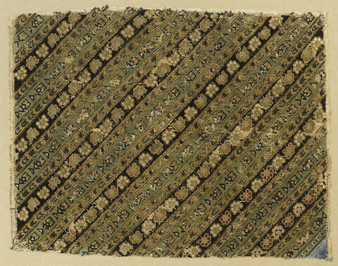 Fragment de pantalon de femme (shalvar) remployé en couverture de siège