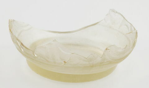 Fond de vase (?) et amorce de panse, image 1/1