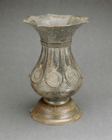 Vase aux pendentifs, image 2/2