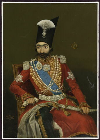 Portrait de Nasir al-Din Shah dans un fauteuil européen tapissé de velours rouge