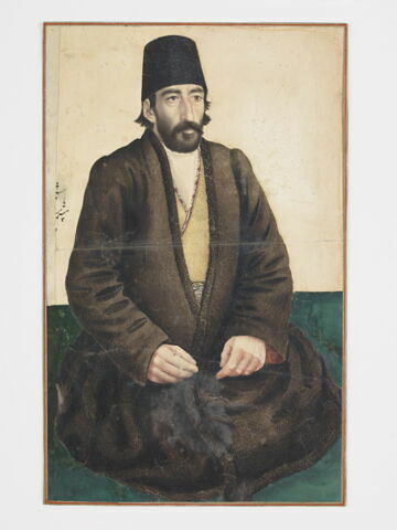 Portrait d'homme assis de trois quarts, image 1/2